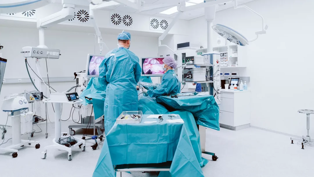 Ärzte die eine Operation durchführen